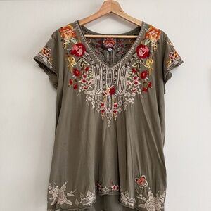 JOHNNY WAS Army Green Embroidered Short Sleeve Cotton T Shirt_Size S